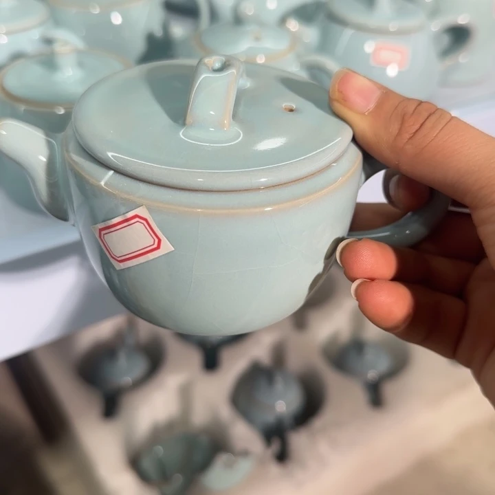 微瑕天青汉瓦壶150