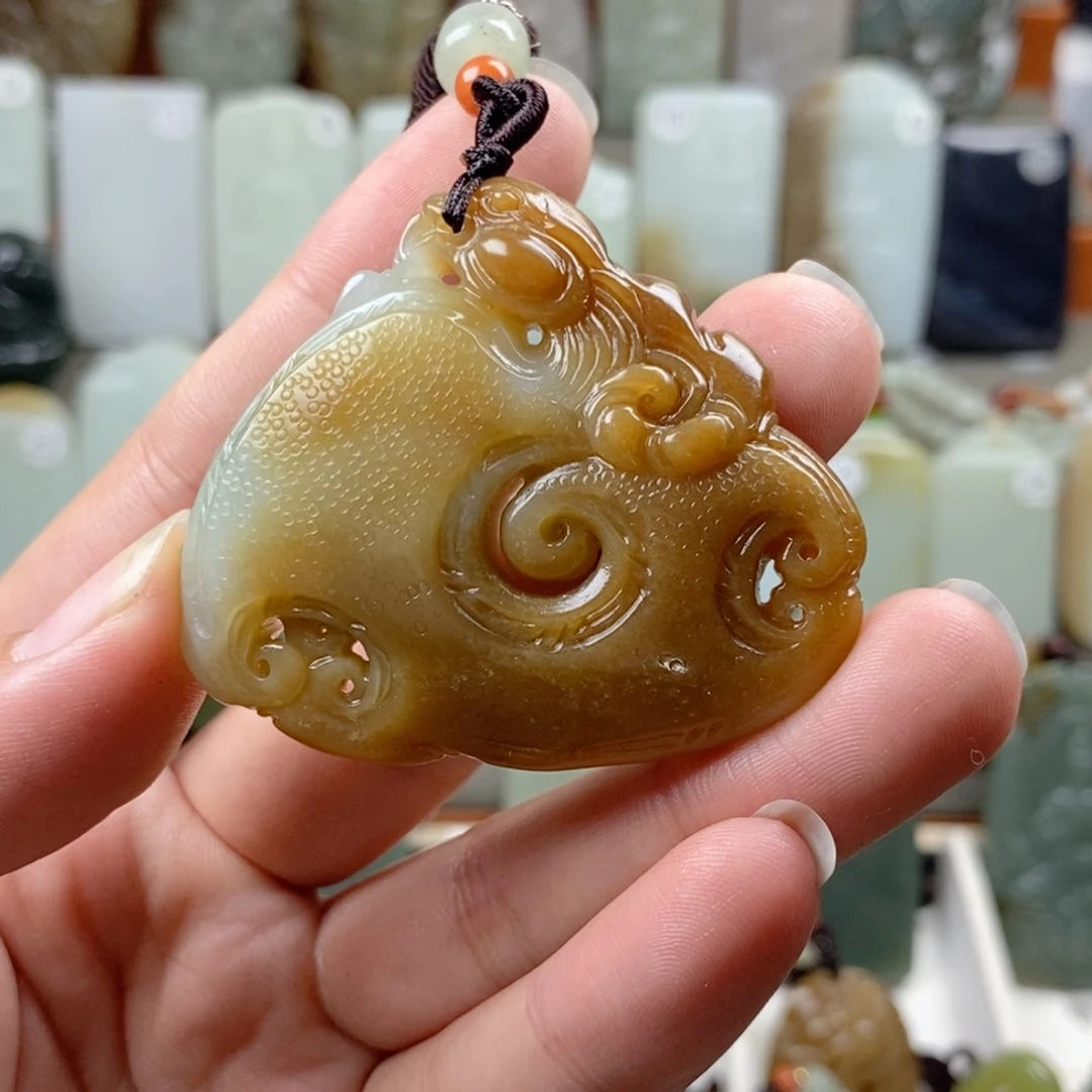 颈饰未镶嵌和田玉（糖玉）