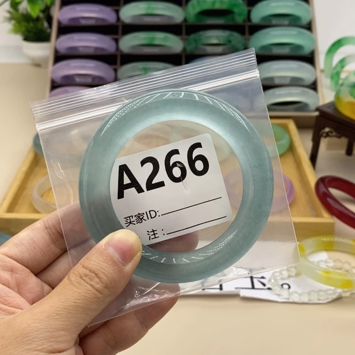 石英岩玉时尚飘花手镯未镶嵌