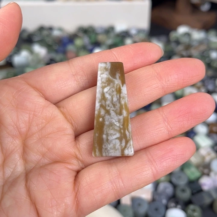 *****和田玉未镶嵌颈饰