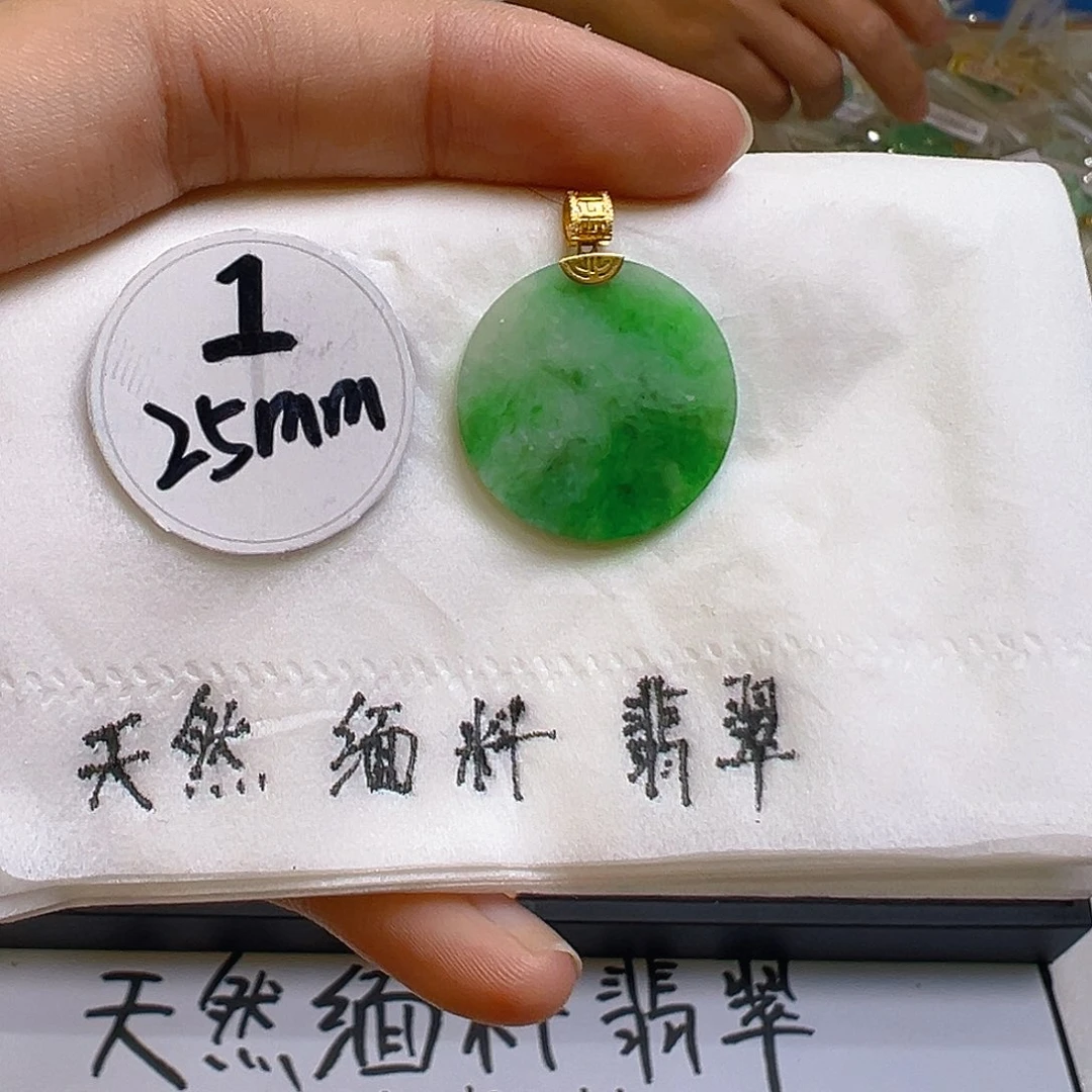 翡翠颈饰18K金镶嵌翡翠
