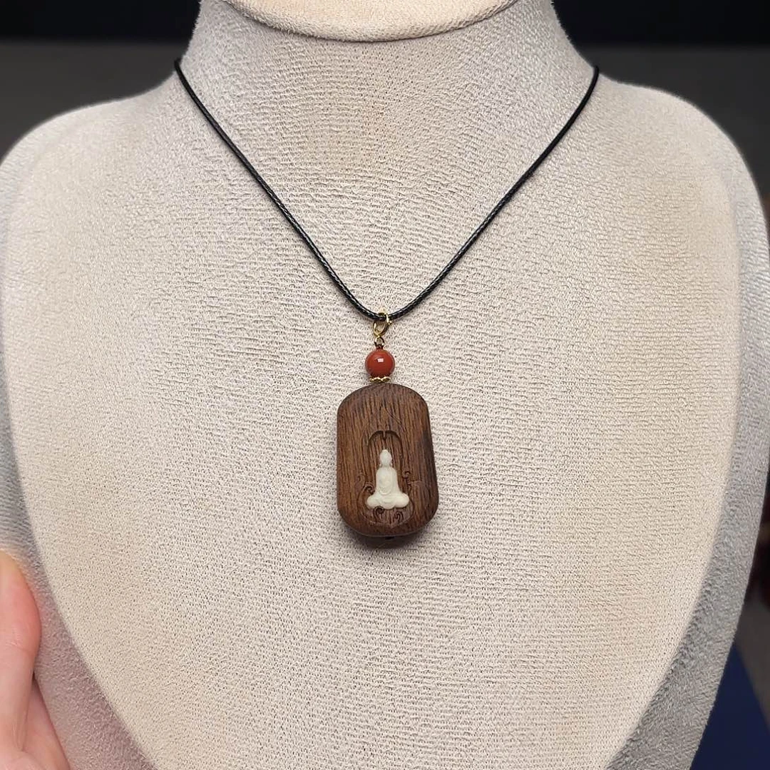 沉香吊坠越南富森红土玉化料无相雕刻