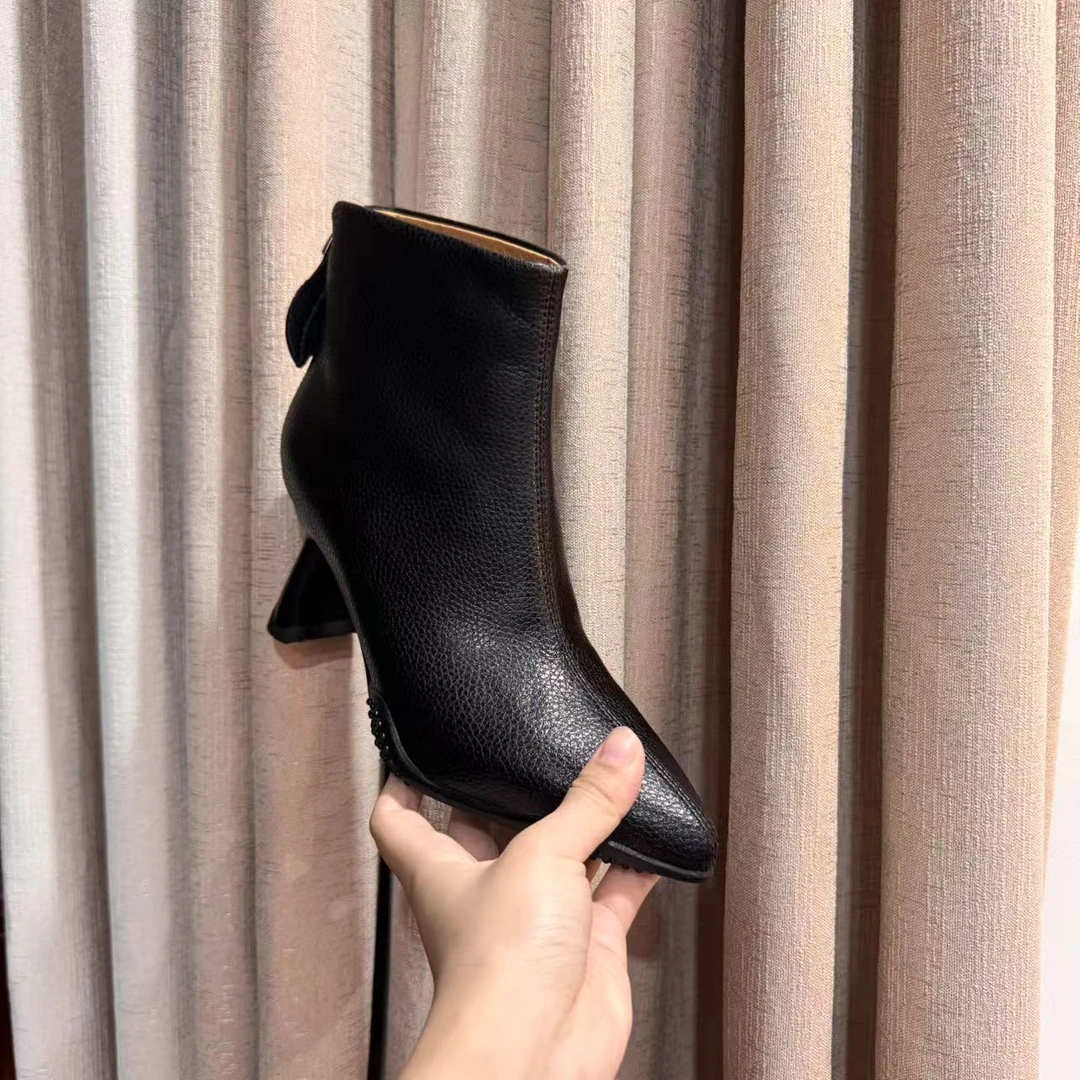 运动大底牛皮尖头时尚简单百搭时髦女士短靴