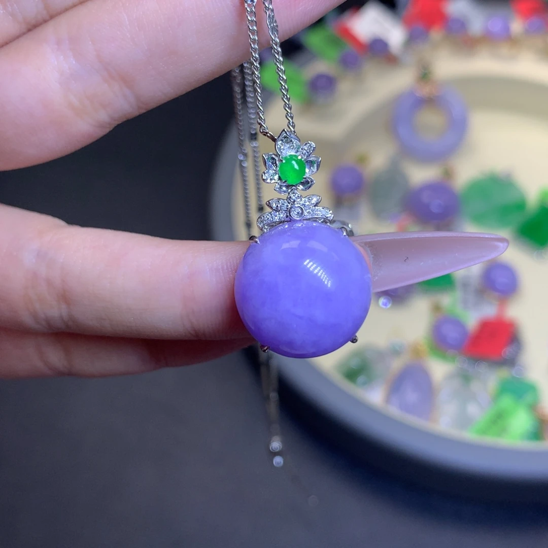 a***哒翡翠18K金镶嵌颈饰