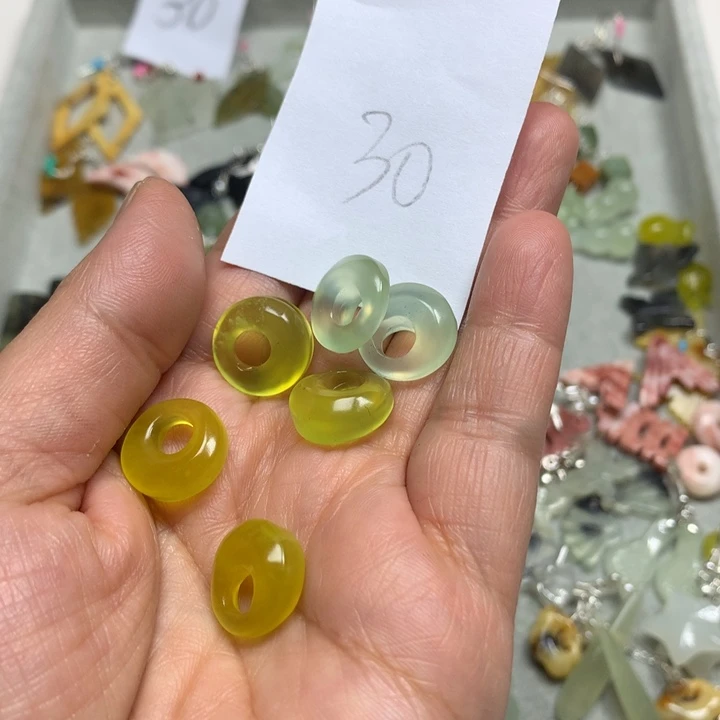 蛇纹石玉耳钉足银镀金镶嵌往****照