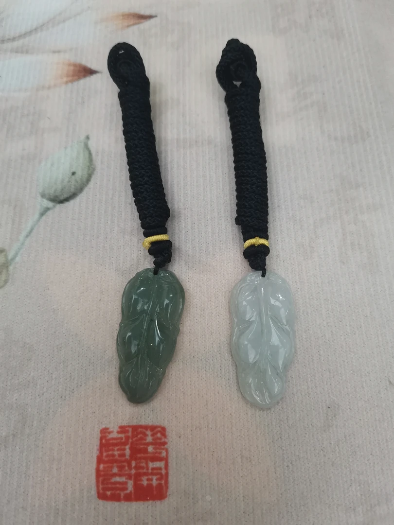 天然缅甸翡翠叶子挂坠 高31mm宽15mm厚4.6mm颜色随机发