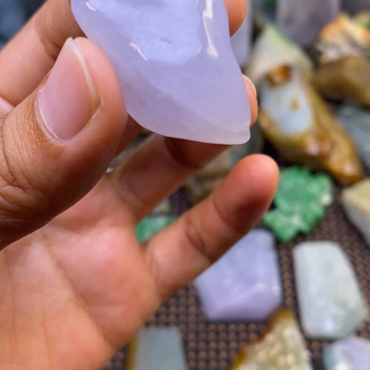 翡翠挂件未镶嵌翡翠