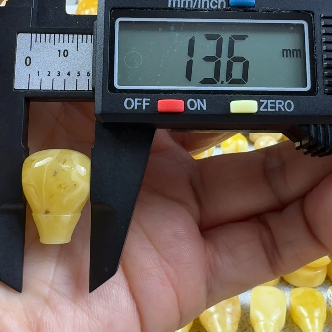 蜜蜡未镶嵌裸石30杂