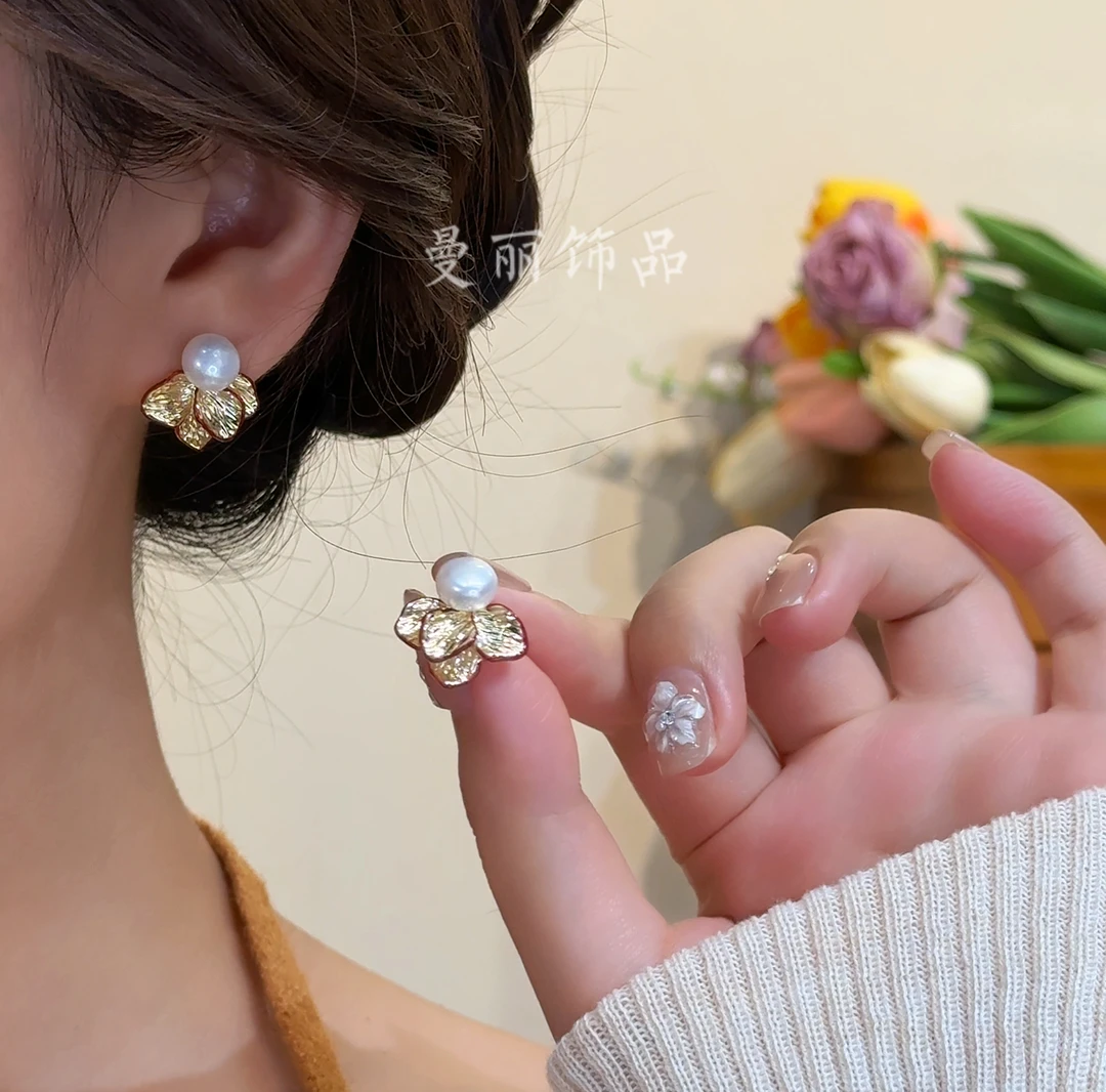 铜合金耳饰 2025轻奢精致琉光海棠叶亮珠耳钉