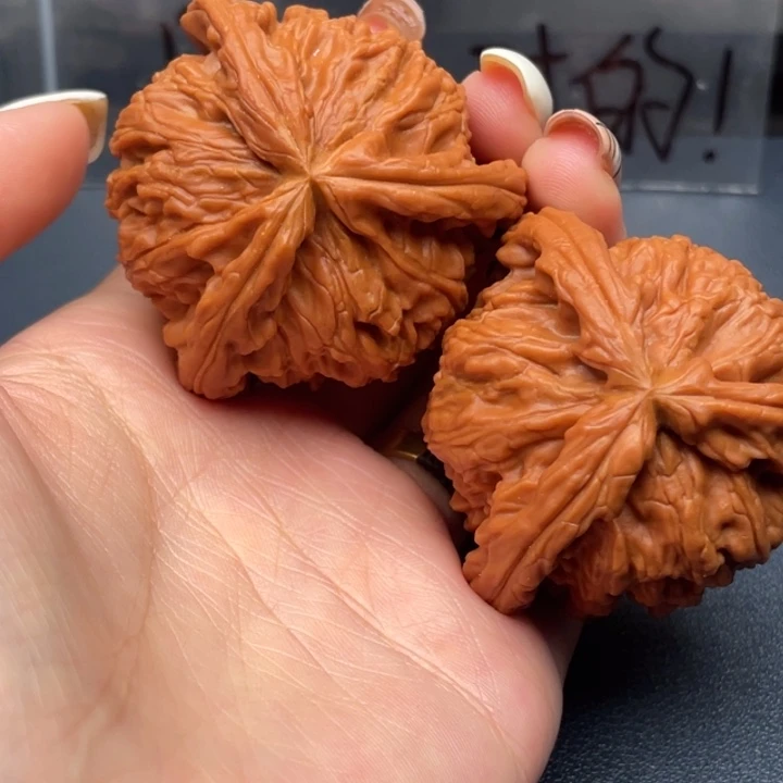 用***1文玩核桃吊坠白狮子