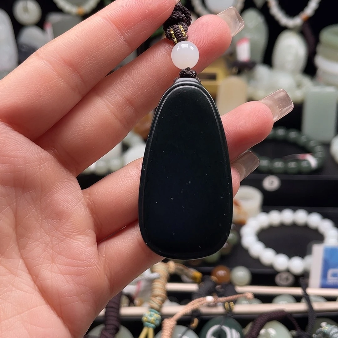 和田玉未镶嵌吊坠(赠链)