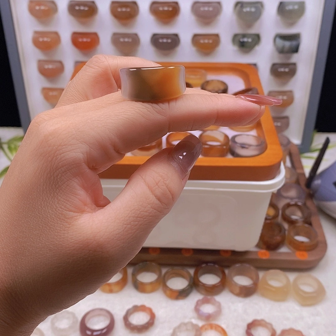 欢***玛瑙/玉髓未镶嵌戒指港21