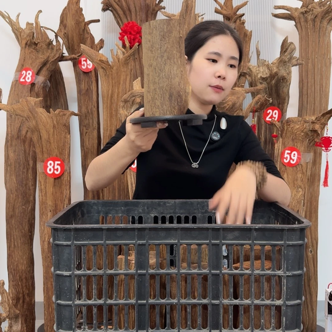 沉香碎屑沉香原材料