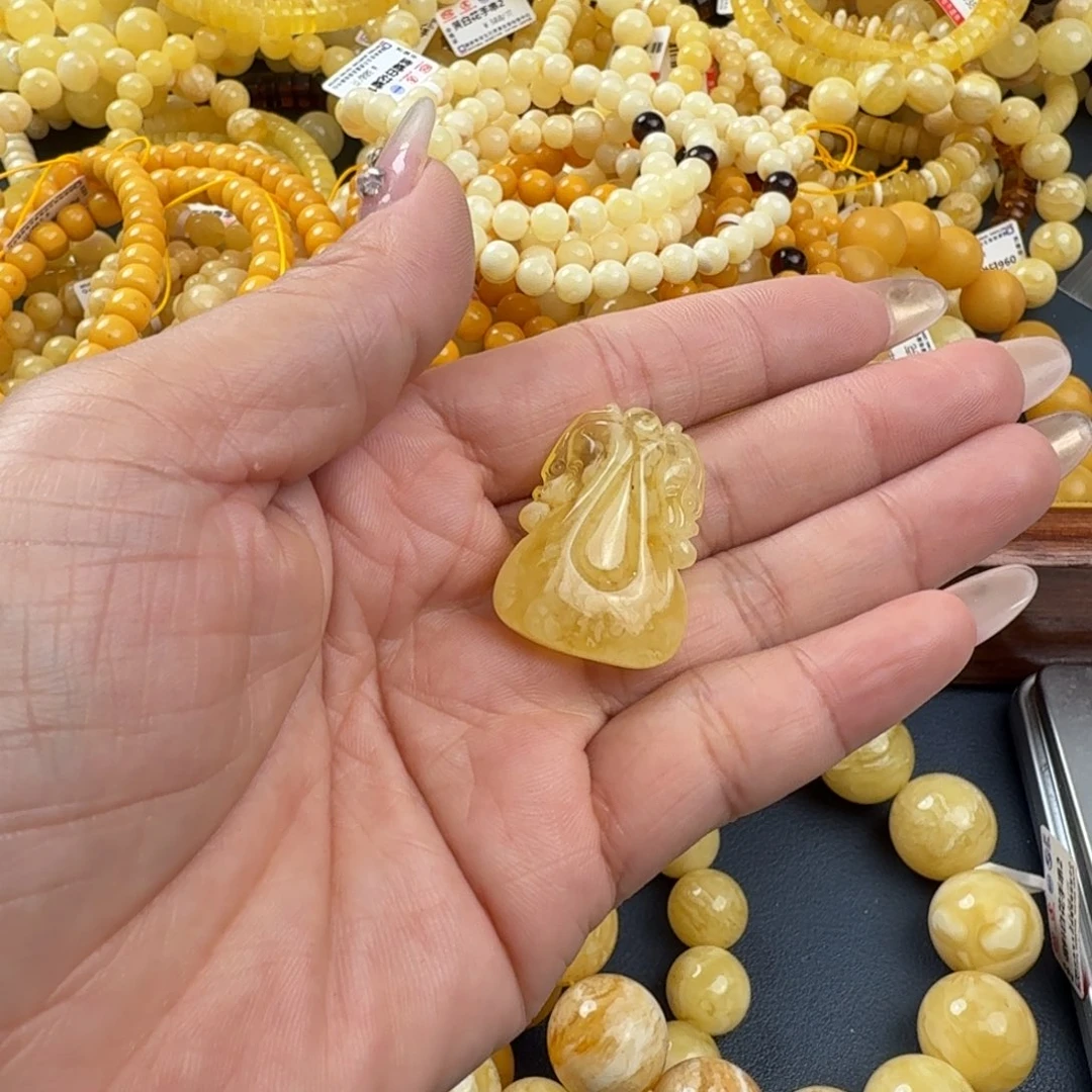 琥珀未镶嵌珠宝奇石