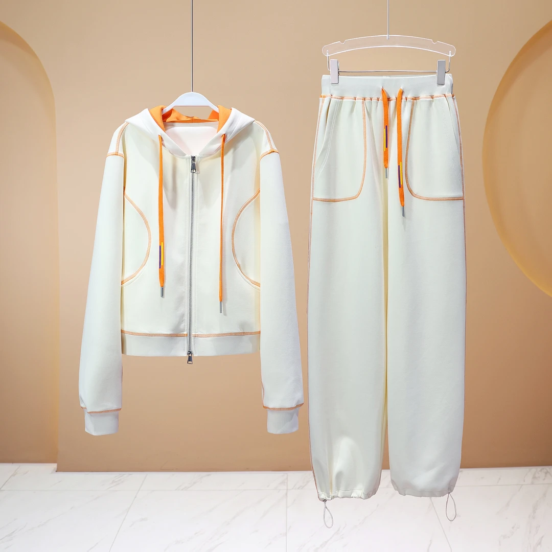 【LIANG哥女装】2025设计款 《山城斜路杏花香》奶杏色运动套装5931A