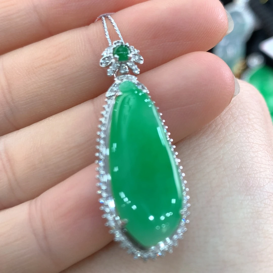 翡翠吊坠(不含链)18K金镶嵌