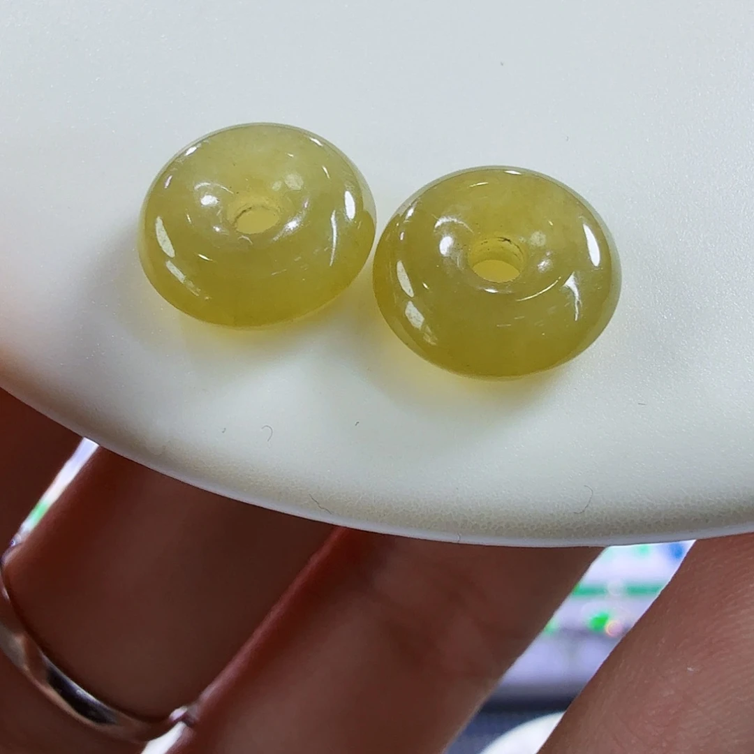 翡翠未镶嵌颈饰秋香色