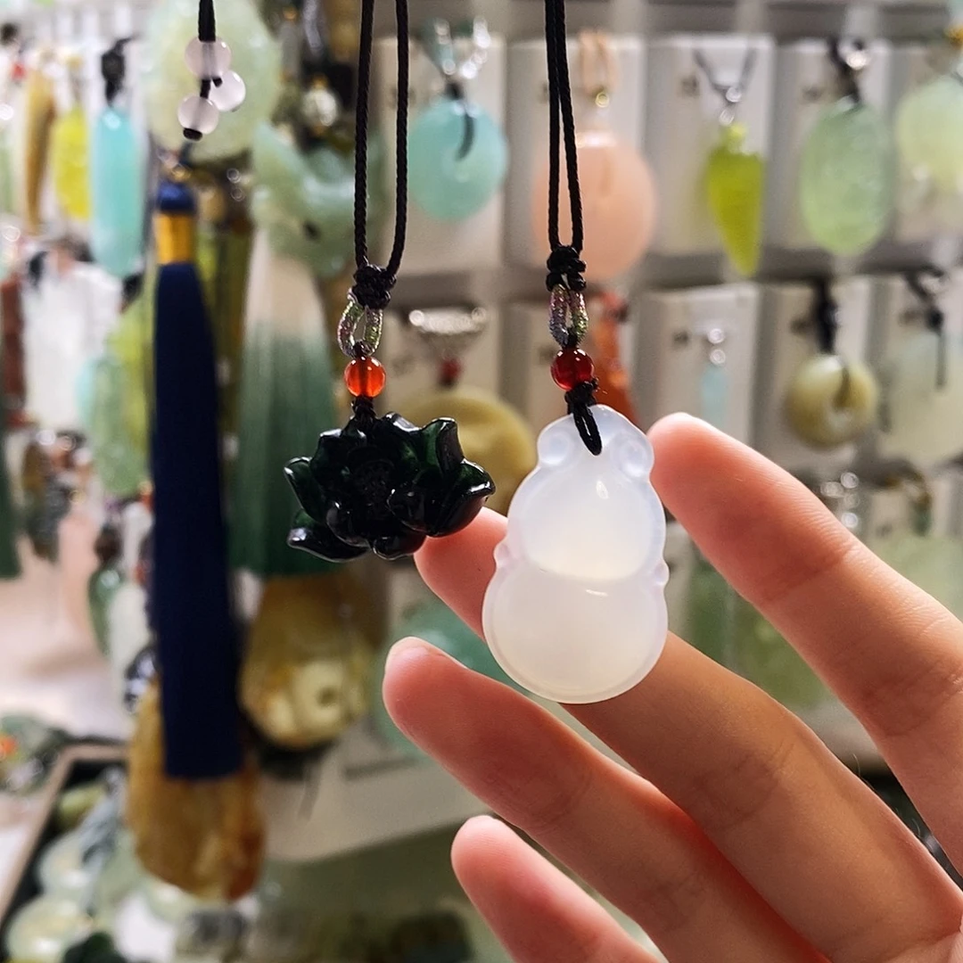 蛇纹石玉未镶嵌颈饰