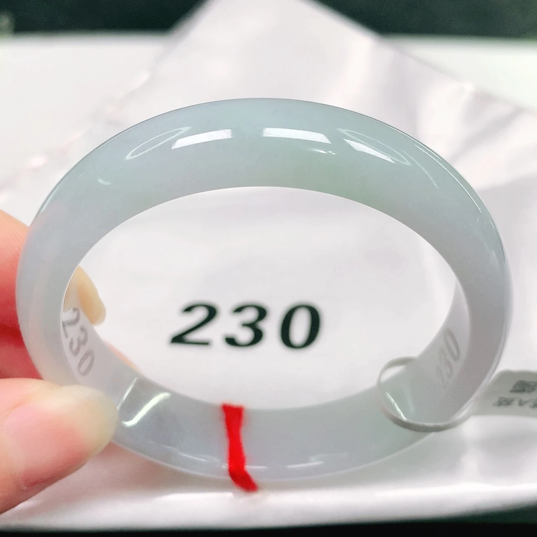 翡翠手镯未镶嵌18 号翡翠手镯