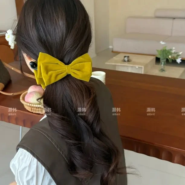 密实硬挺～早秋慵懒感丝绒双层彩色系双面蝴蝶结大号香蕉夹横夹