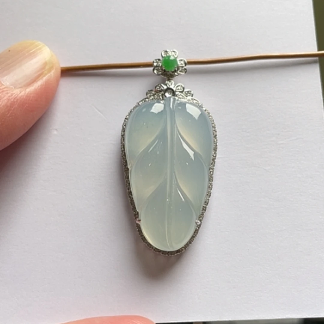 【闪购商品】吊坠(不含链)18K金镶嵌翡翠