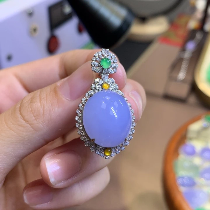 颈饰18K金镶嵌翡翠翡翠