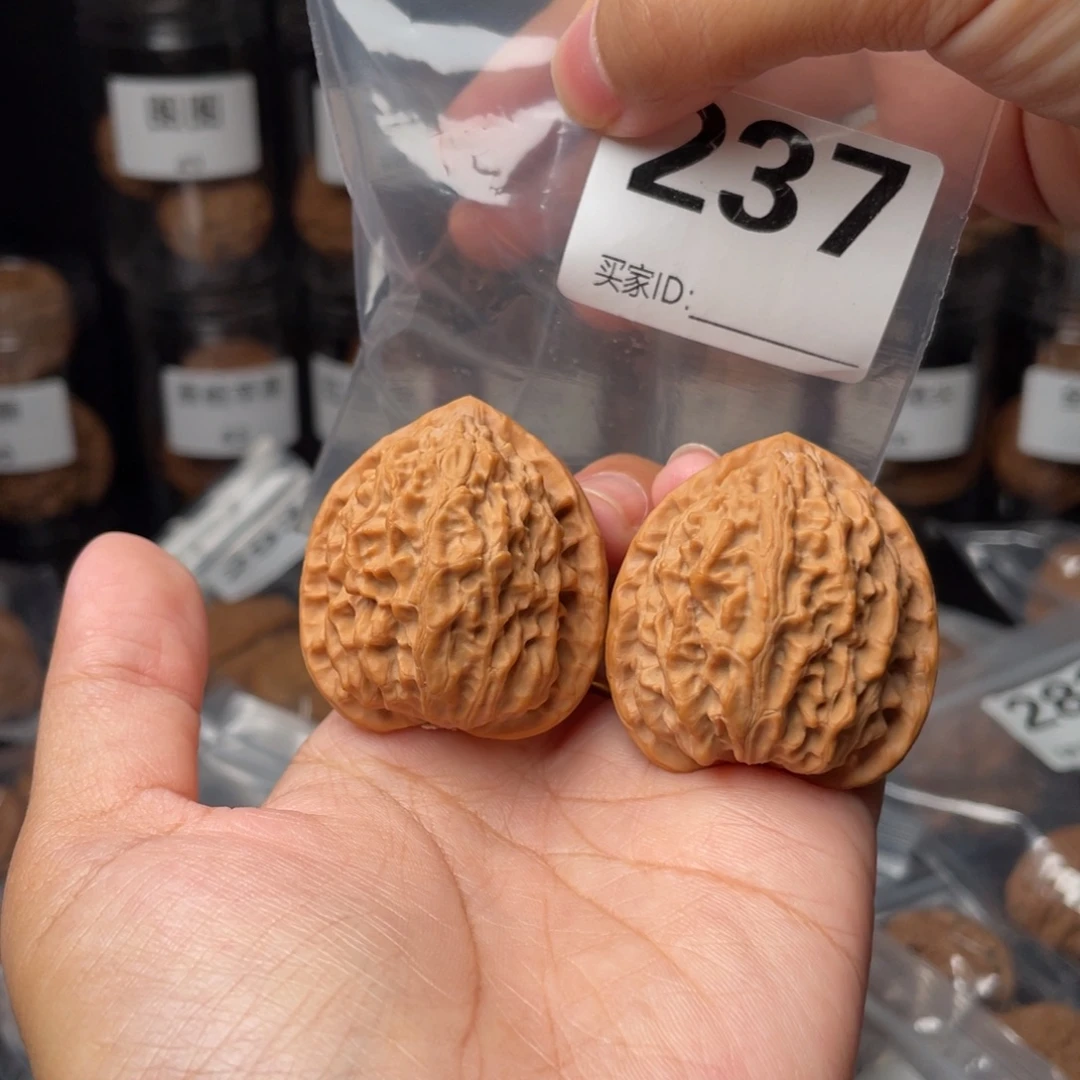 文玩核桃把件37金牛