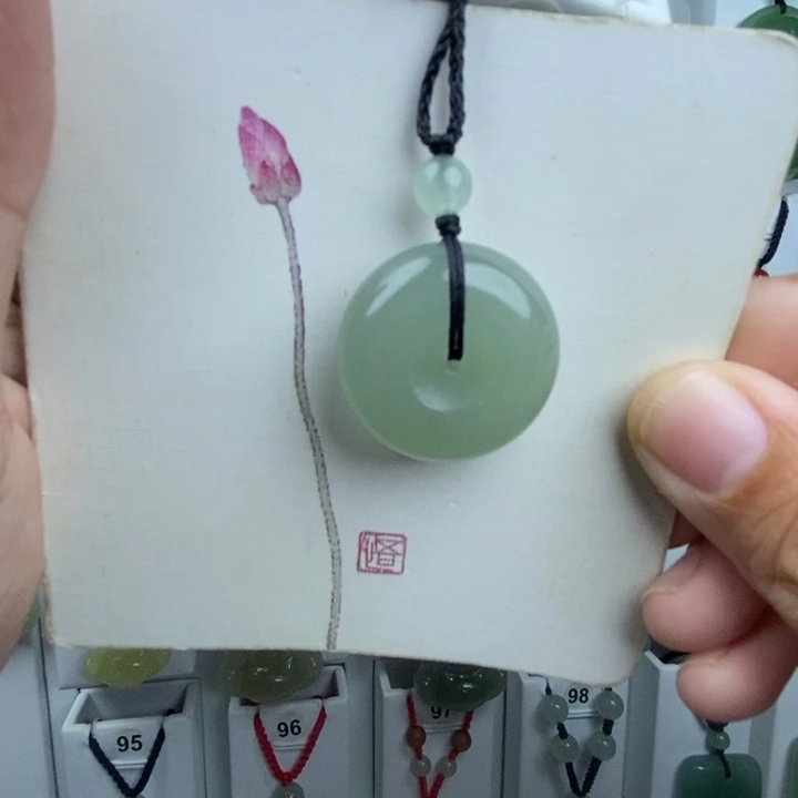 石英质玉未镶嵌颈饰