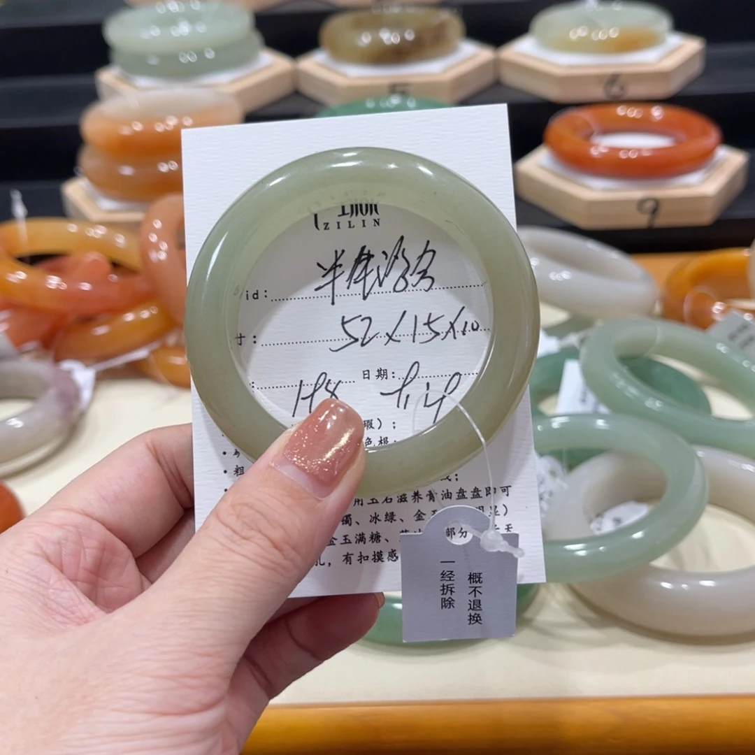未镶嵌手镯石英质玉半****