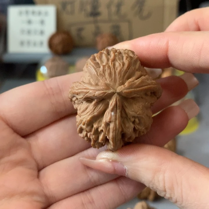 o***哥吊坠文玩核桃异形单只，有瑕疵