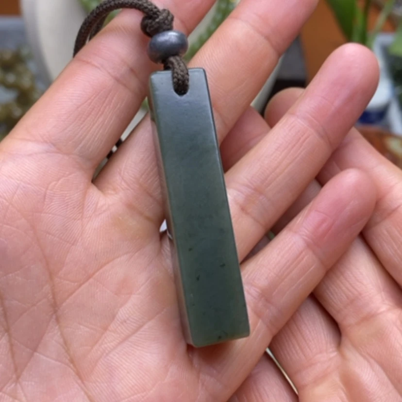 【闪购商品】未镶嵌岫岩河磨玉（透闪石质玉）挂件梅***）