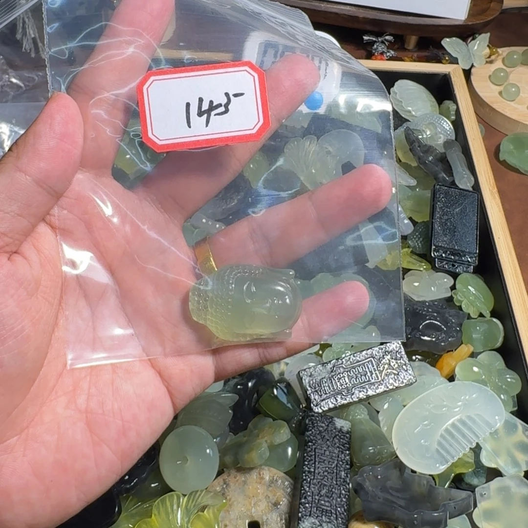 王***小蛇纹石玉合金颈饰