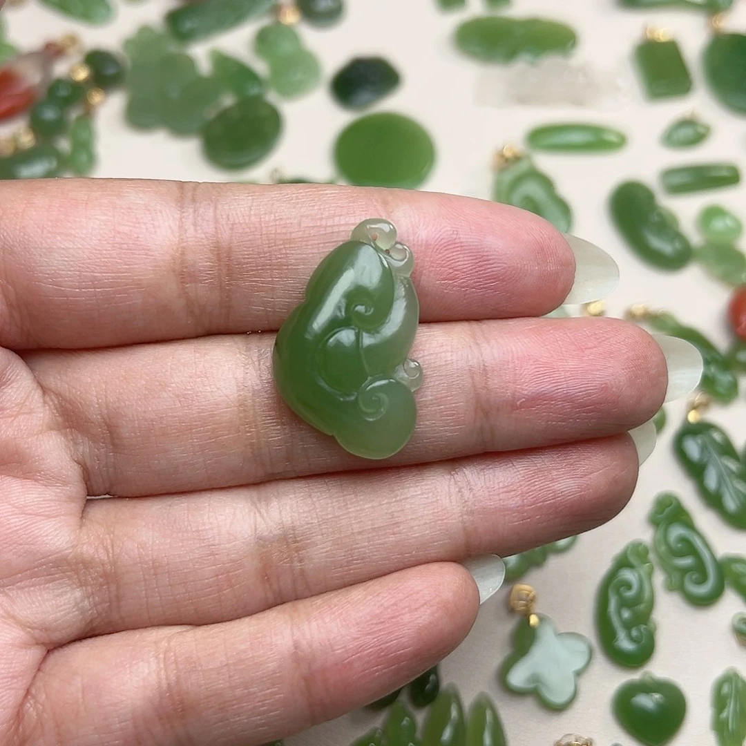 和田玉（碧玉）未镶嵌颈饰冷**霜