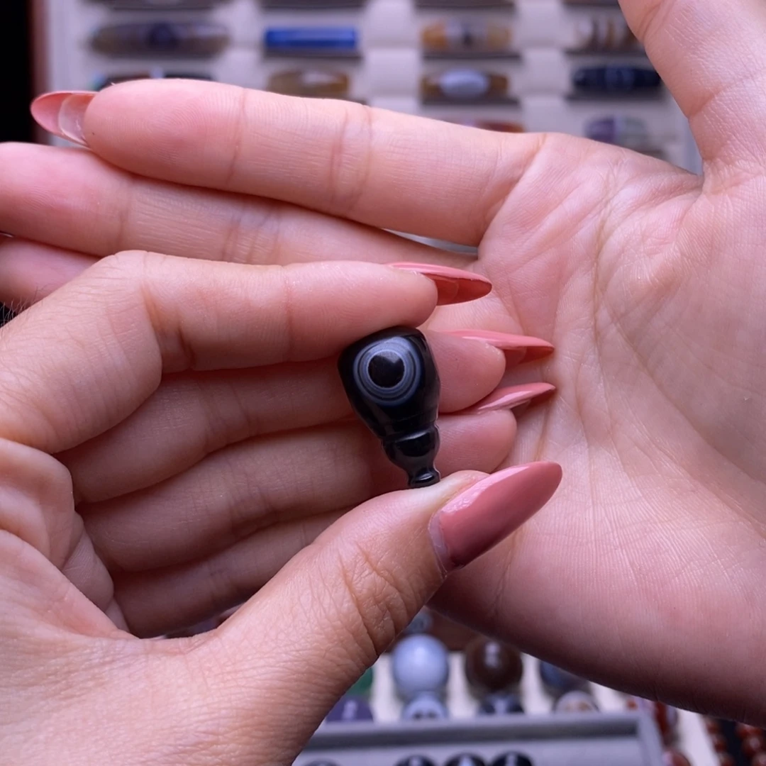 斯***孙玛瑙/玉髓未镶嵌颈饰