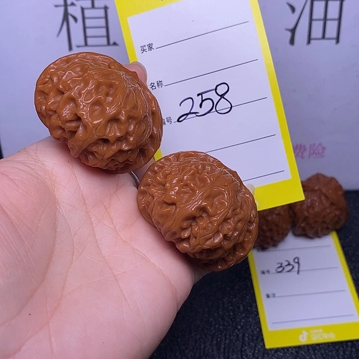 文玩核桃把件258/43宫灯