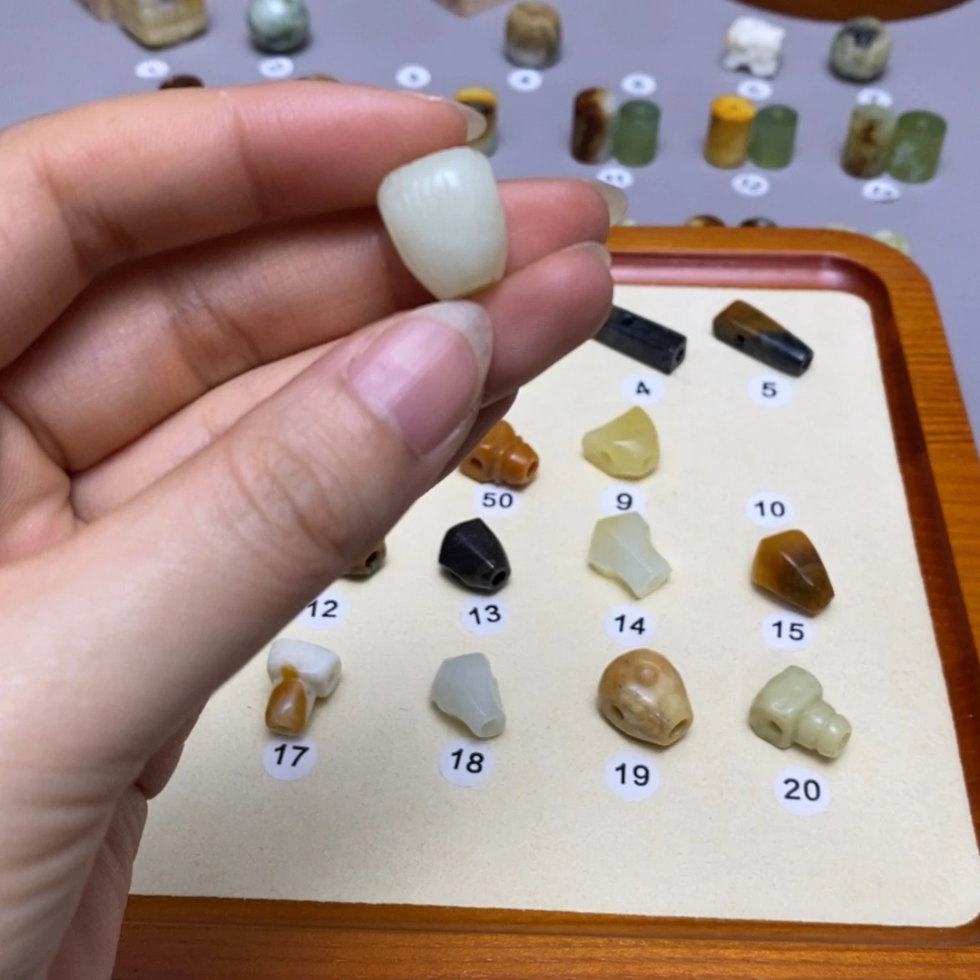 蛇纹石玉配饰合金简*