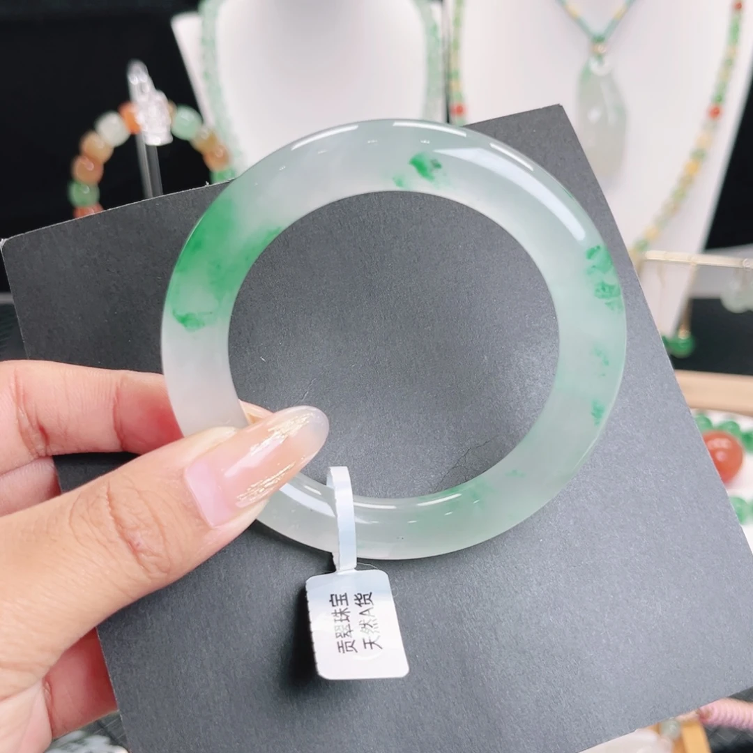 石英质玉未镶嵌手镯（圆镯）