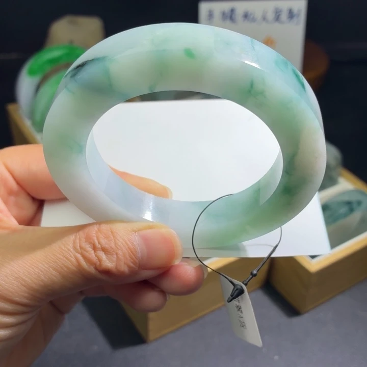 定制翡翠未镶嵌翡翠手镯