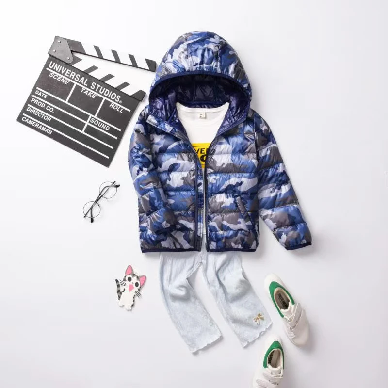 轻薄儿童迷彩连帽休闲羽绒服