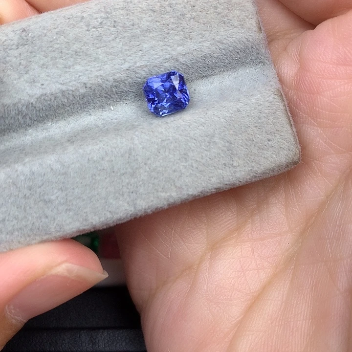 裸石蓝宝石1.55ct矢车菊蓝宝石