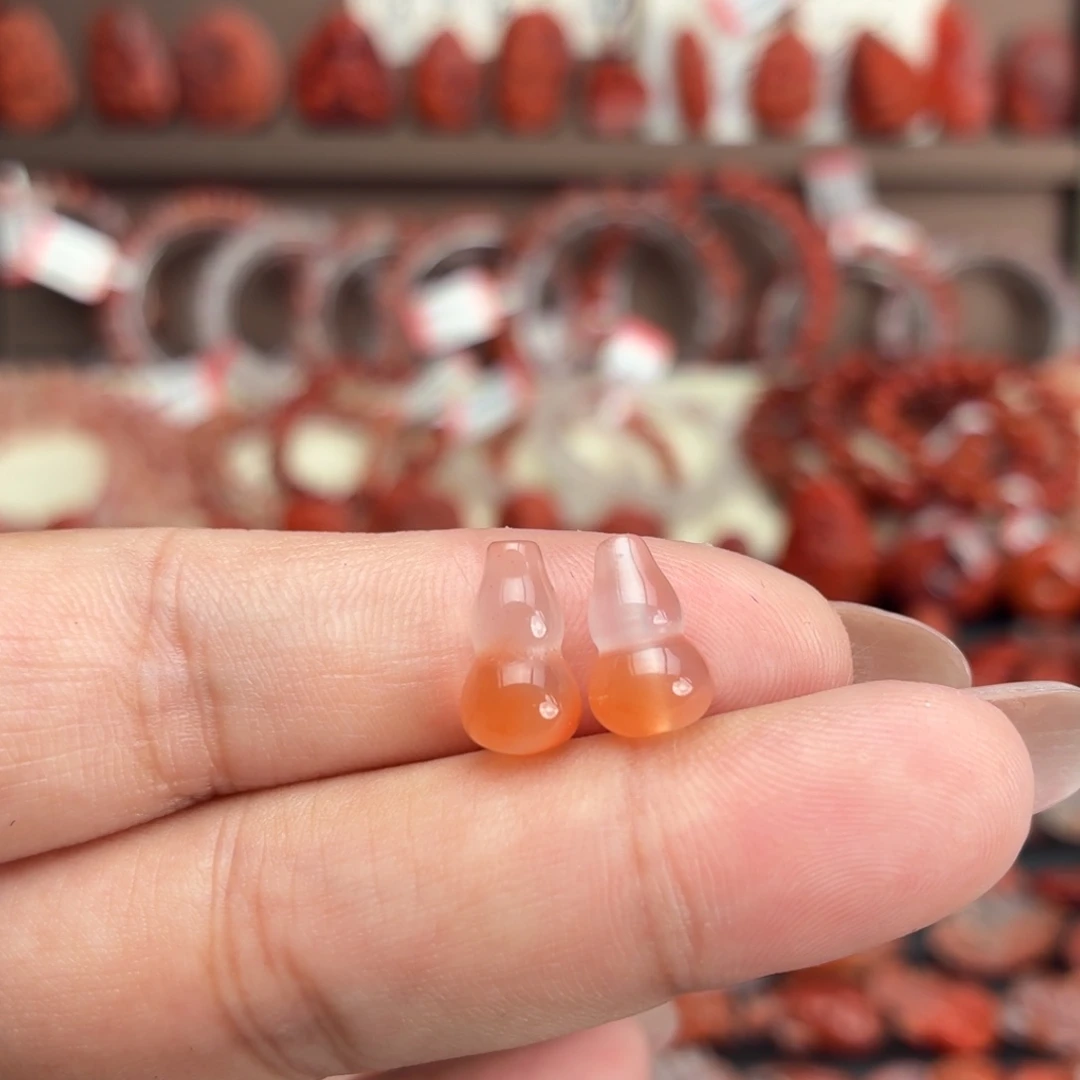 南红玛瑙未镶嵌颈饰通孔葫芦一对