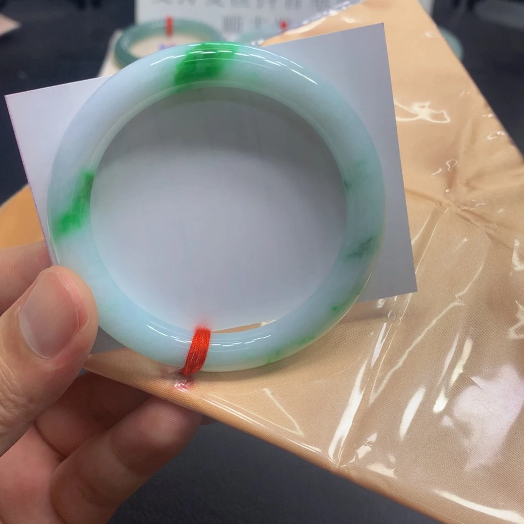 翡翠手镯（圆镯）未镶嵌翡翠手镯