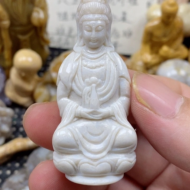 颈饰未镶嵌石英质玉