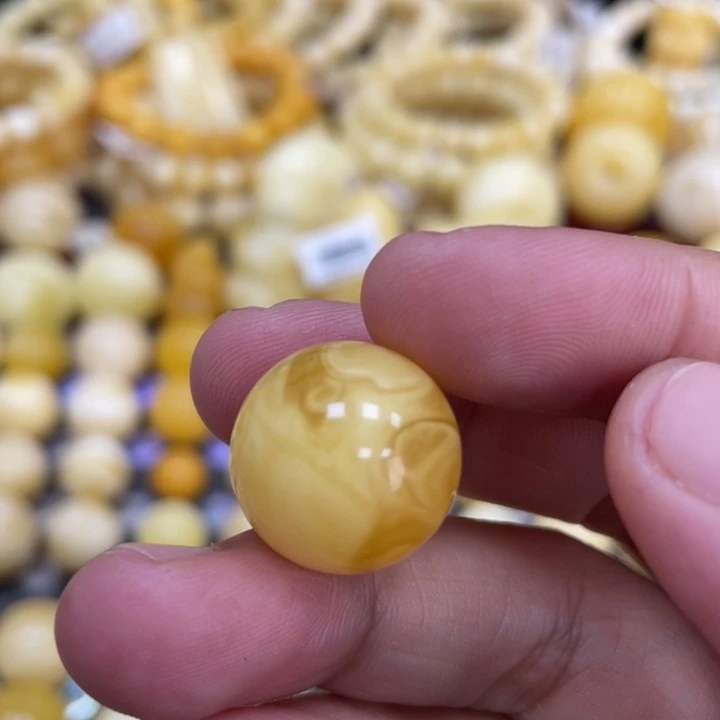 蜜蜡未镶嵌裸石17.2mm瑕疵