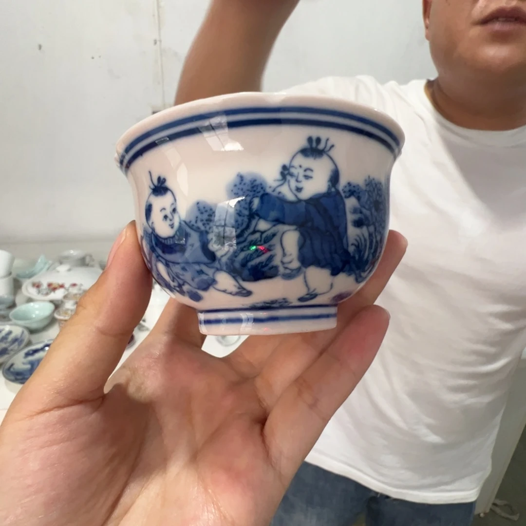 瓷片景德镇陶瓷童子葵口主人杯一个