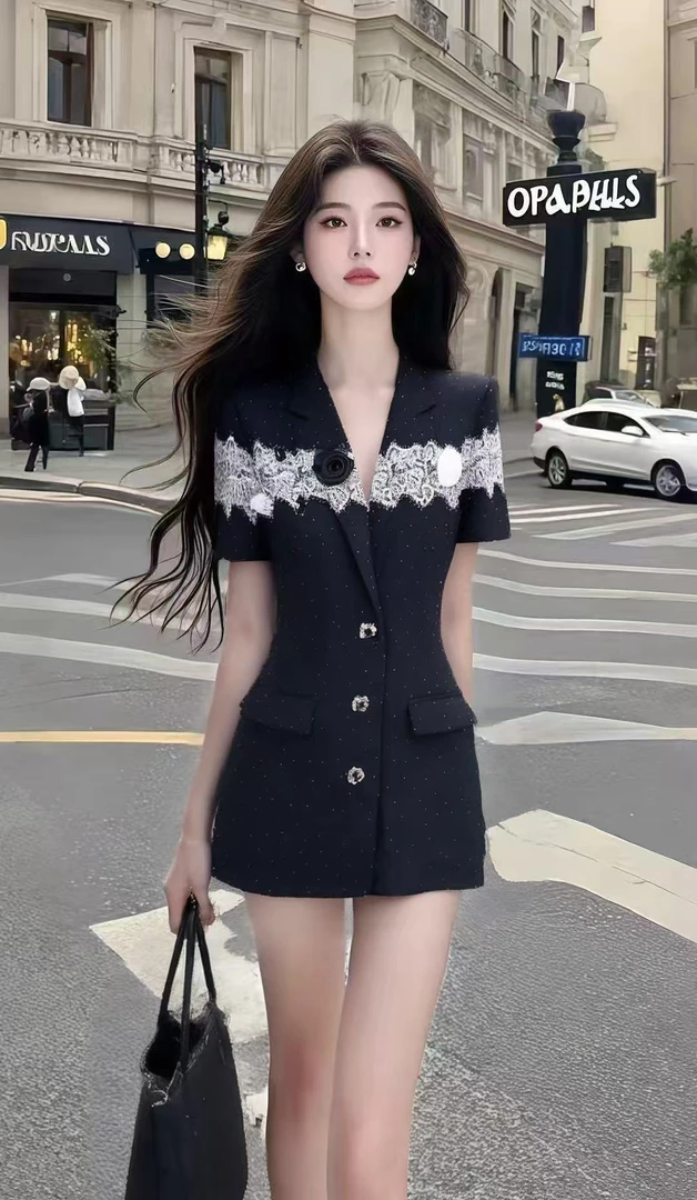 新款时尚黑色V领短袖设计感蕾丝收腰连衣裙温柔知性风氛围感穿搭