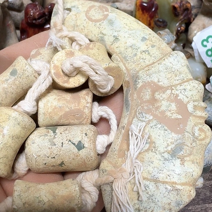 蛇纹石玉颈饰未镶嵌