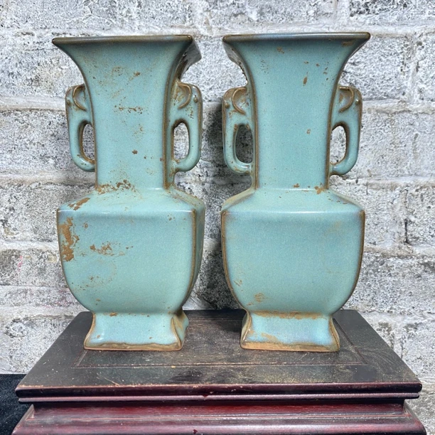 钧单色釉漏象耳瓶一对 高度22 直径10