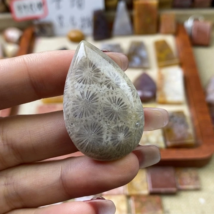 石英岩玉合金颈饰