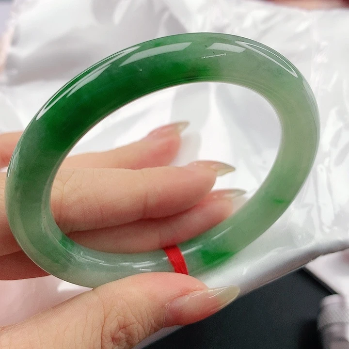 未镶嵌手镯翡翠，681